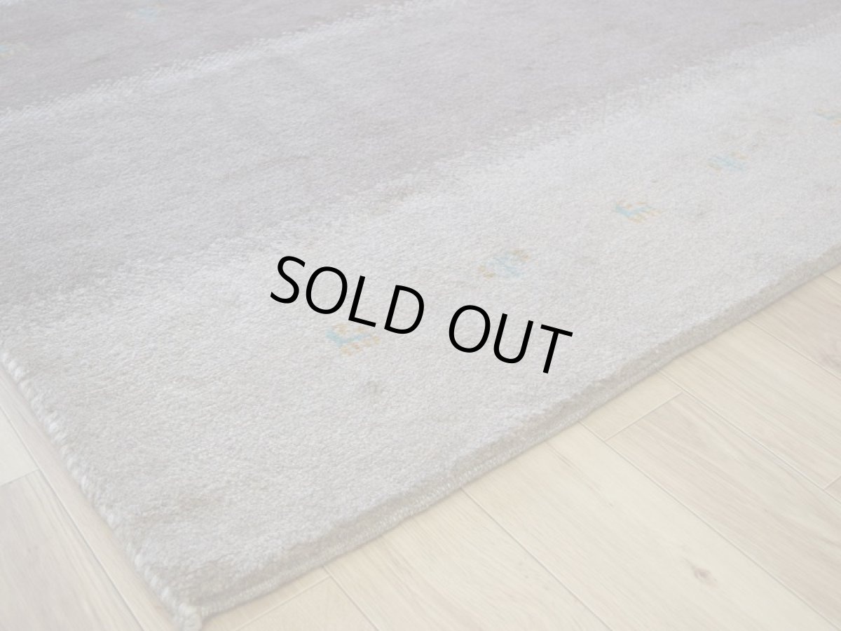 画像11: 新品 ペルシャ ギャッベ 198 × 159 cm No.1458 縦2m 横1.5m 3㎡ 〜3帖 リビング ダイニング 2-3人掛けソファサイズ 天然 肉厚 ウール ギャベ 手織り ハンドメイド ラグ 絨毯 カーペット ベージュ ブラウン グレー グラデーション ボーダー 動物 ヤギ 羊 鹿 生命の樹 柄 リビングダイニングルームやベッドサイドに n-1458-198159s071032 (11)