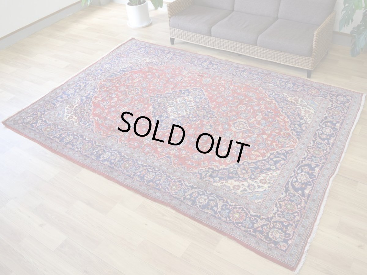 画像2: 良品 ペルシャ 絨毯 カシャーン産  285 x 201 cm No.AD316 縦3m 横2m 6㎡ 〜6帖 リビング ダイニング 3人掛けソファ コーナーソファ 大判 サイズ 肉厚 ウール 手織り トライバル ラグ 敷物 マット カーペット メダリオン ヴィンテージ ビンテージ 赤 ネイビー b-ad316-285201h364206 (2)