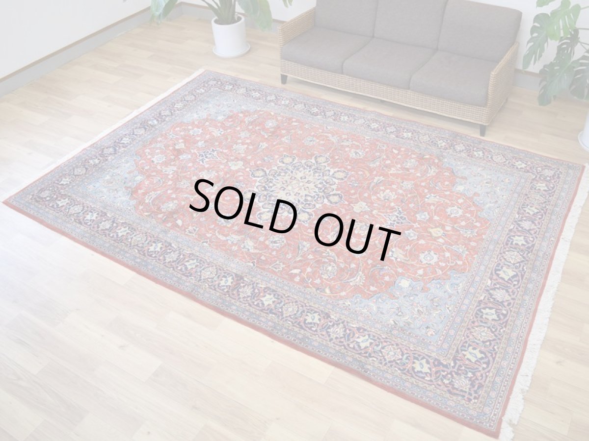 画像2: 良品 ペルシャ 絨毯 サルーク 325 x 220 cm No.P493 縦3.3m 横2.2m 7.2㎡ 〜8帖 リビング ダイニング 3人掛けソファ コーナーソファ 大判 サイズ ウール 手織り トライバル ラグ 敷物 マット カーペット メダリオン ヴィンテージ ビンテージ 赤 朱色 オレンジ b-p493-325220h274516 (2)