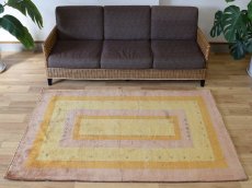 画像1: 新品 ペルシャ ギャッベ 183 × 125 cm No.1484 縦2m 横1.2m 2.2㎡  センター ラグ ベッドサイド 2人掛けソファ サイズ 肉厚 天然 草木染 ウール ギャベ 手織り ハンドメイド ラグ 絨毯 カーペット 細かな織 リーズバフト シンプル 黄色 レモンイエロー ベージュ n-1484-183125s584136 (1)