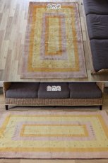 画像3: 新品 ペルシャ ギャッベ 183 × 125 cm No.1484 縦2m 横1.2m 2.2㎡  センター ラグ ベッドサイド 2人掛けソファ サイズ 肉厚 天然 草木染 ウール ギャベ 手織り ハンドメイド ラグ 絨毯 カーペット 細かな織 リーズバフト シンプル 黄色 レモンイエロー ベージュ n-1484-183125s584136 (3)