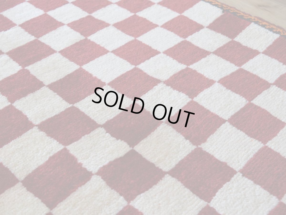 画像10: 新品 ペルシャ ギャッベ 玄関 マット サイズ 149 × 65 cm No.A590 肉厚 天然 ウール ギャベ 手織り ハンドメイド ラグ 絨毯 カーペット リーズバフト パッチワーク柄 ブロックチェック 市松模様 カラフル 赤 レッド 玄関ドアマットのアクセントに n-a590-149065h041a281 (10)