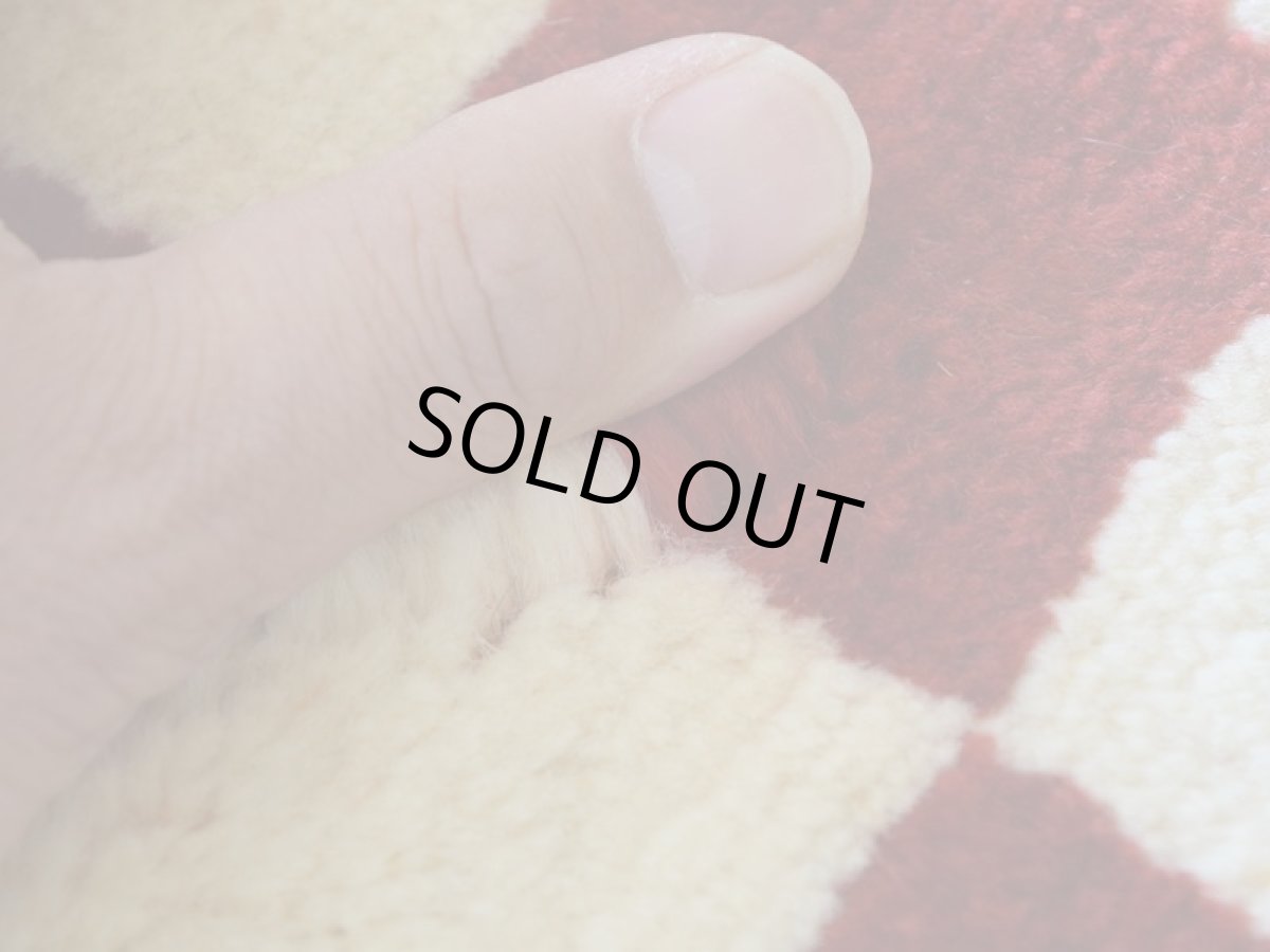 画像14: 新品 ペルシャ ギャッベ 玄関 マット サイズ 149 × 65 cm No.A590 肉厚 天然 ウール ギャベ 手織り ハンドメイド ラグ 絨毯 カーペット リーズバフト パッチワーク柄 ブロックチェック 市松模様 カラフル 赤 レッド 玄関ドアマットのアクセントに n-a590-149065h041a281 (14)