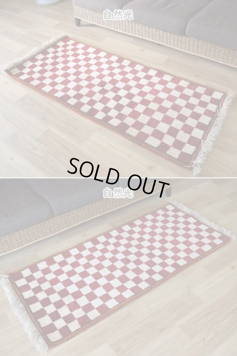 画像4: 新品 ペルシャ ギャッベ 玄関 マット サイズ 149 × 65 cm No.A590 肉厚 天然 ウール ギャベ 手織り ハンドメイド ラグ 絨毯 カーペット リーズバフト パッチワーク柄 ブロックチェック 市松模様 カラフル 赤 レッド 玄関ドアマットのアクセントに n-a590-149065h041a281 (4)