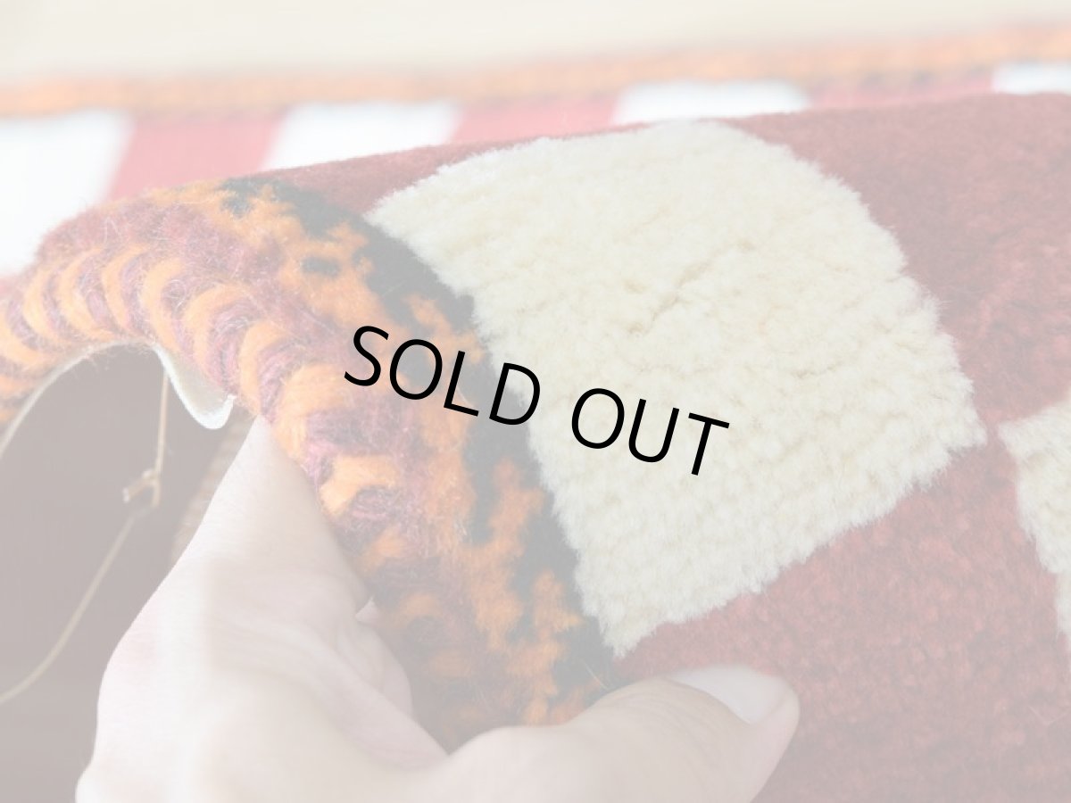 画像16: 新品 ペルシャ ギャッベ 玄関 マット サイズ 149 × 65 cm No.A590 肉厚 天然 ウール ギャベ 手織り ハンドメイド ラグ 絨毯 カーペット リーズバフト パッチワーク柄 ブロックチェック 市松模様 カラフル 赤 レッド 玄関ドアマットのアクセントに n-a590-149065h041a281 (16)