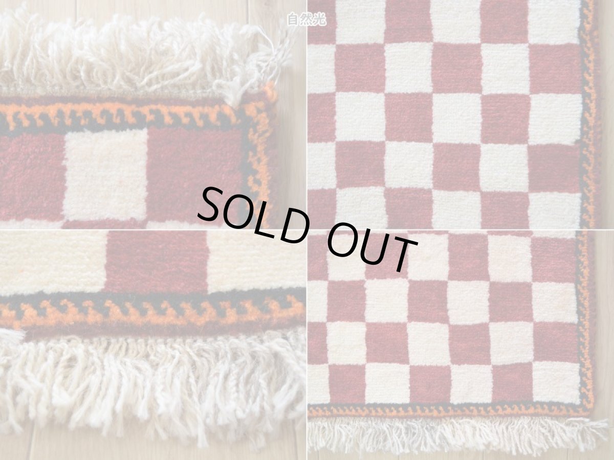 画像19: 新品 ペルシャ ギャッベ 玄関 マット サイズ 149 × 65 cm No.A590 肉厚 天然 ウール ギャベ 手織り ハンドメイド ラグ 絨毯 カーペット リーズバフト パッチワーク柄 ブロックチェック 市松模様 カラフル 赤 レッド 玄関ドアマットのアクセントに n-a590-149065h041a281 (19)