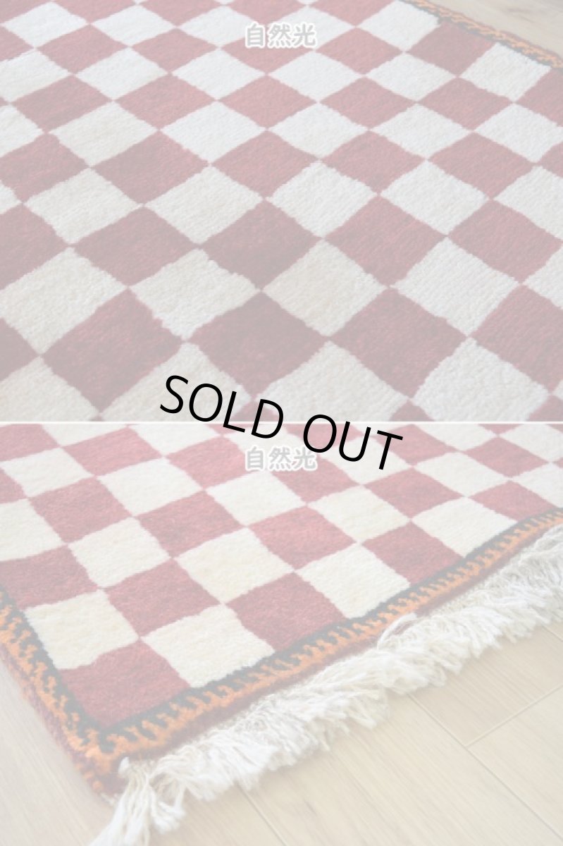 画像7: 新品 ペルシャ ギャッベ 玄関 マット サイズ 149 × 65 cm No.A590 肉厚 天然 ウール ギャベ 手織り ハンドメイド ラグ 絨毯 カーペット リーズバフト パッチワーク柄 ブロックチェック 市松模様 カラフル 赤 レッド 玄関ドアマットのアクセントに n-a590-149065h041a281 (7)