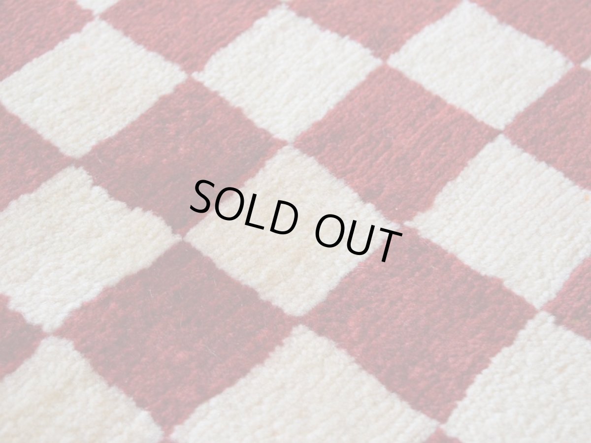 画像13: 新品 ペルシャ ギャッベ 玄関 マット サイズ 149 × 65 cm No.A590 肉厚 天然 ウール ギャベ 手織り ハンドメイド ラグ 絨毯 カーペット リーズバフト パッチワーク柄 ブロックチェック 市松模様 カラフル 赤 レッド 玄関ドアマットのアクセントに n-a590-149065h041a281 (13)