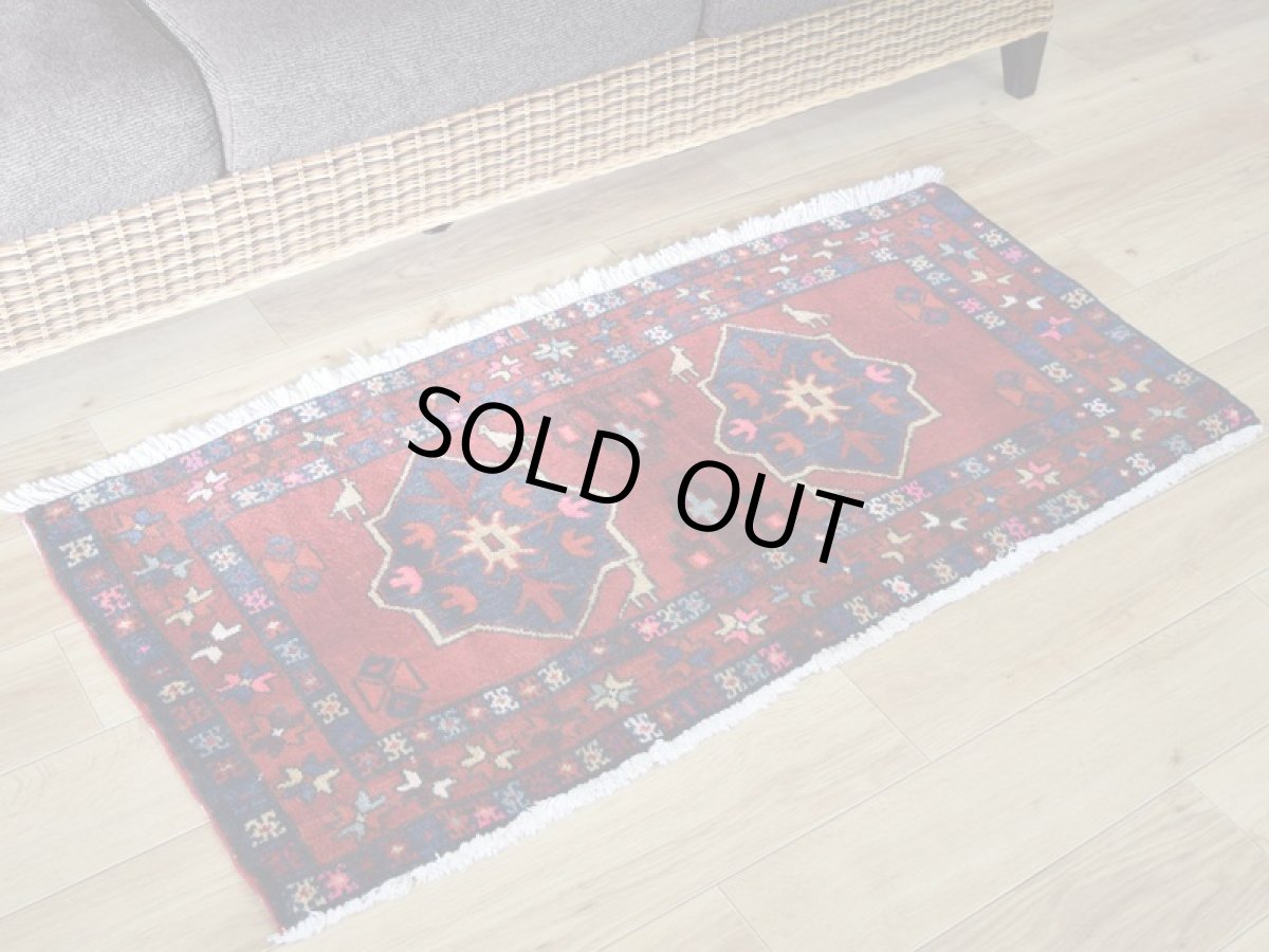 画像3: 良品 ペルシャ 部族絨毯 シールジャーン 玄関 マット サイズ 115 x 55 cm No.AD672 天然 肉厚 ウール 手織り ハンドメイド トライバル ラグ マット カーペット 赤 幾何学模様 民族柄 b-ad672-115055h0719 (3)