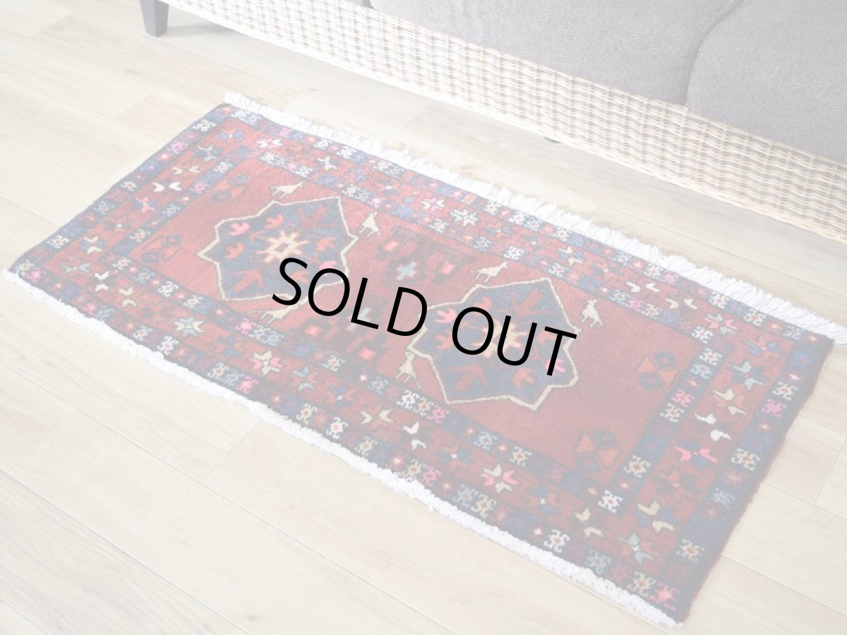 画像2: 良品 ペルシャ 部族絨毯 シールジャーン 玄関 マット サイズ 115 x 55 cm No.AD672 天然 肉厚 ウール 手織り ハンドメイド トライバル ラグ マット カーペット 赤 幾何学模様 民族柄 b-ad672-115055h0719 (2)