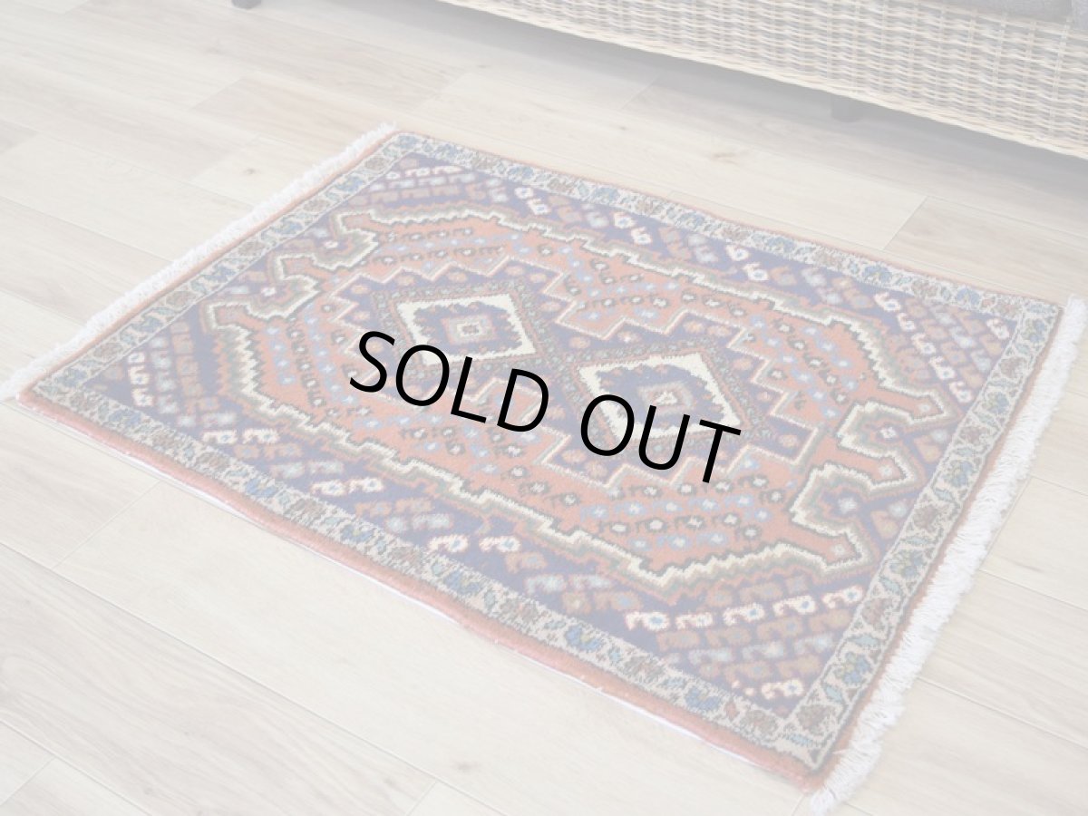 画像2: 良品 ペルシャ 部族絨毯 シールジャーン 玄関 マット サイズ 80 x 60 cm No.AD669 天然 肉厚 ウール 手織り ハンドメイド トライバル ラグ マット カーペット 生成り クリーム オレンジ ネイビー カラフル ボテ柄 幾何学模様 民族柄 b-ad669-080060h0719 (2)