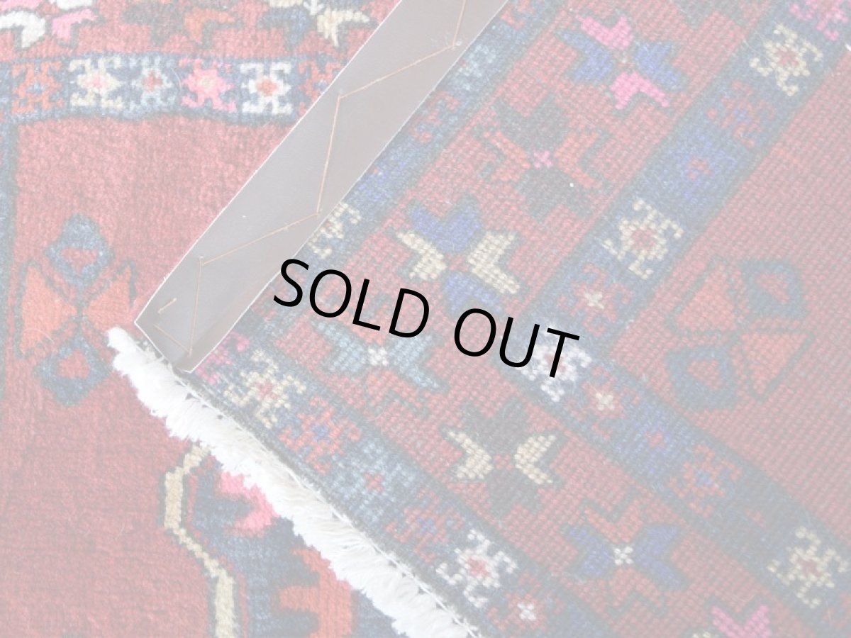 画像11: 良品 ペルシャ 部族絨毯 シールジャーン 玄関 マット サイズ 115 x 55 cm No.AD672 天然 肉厚 ウール 手織り ハンドメイド トライバル ラグ マット カーペット 赤 幾何学模様 民族柄 b-ad672-115055h0719 (11)