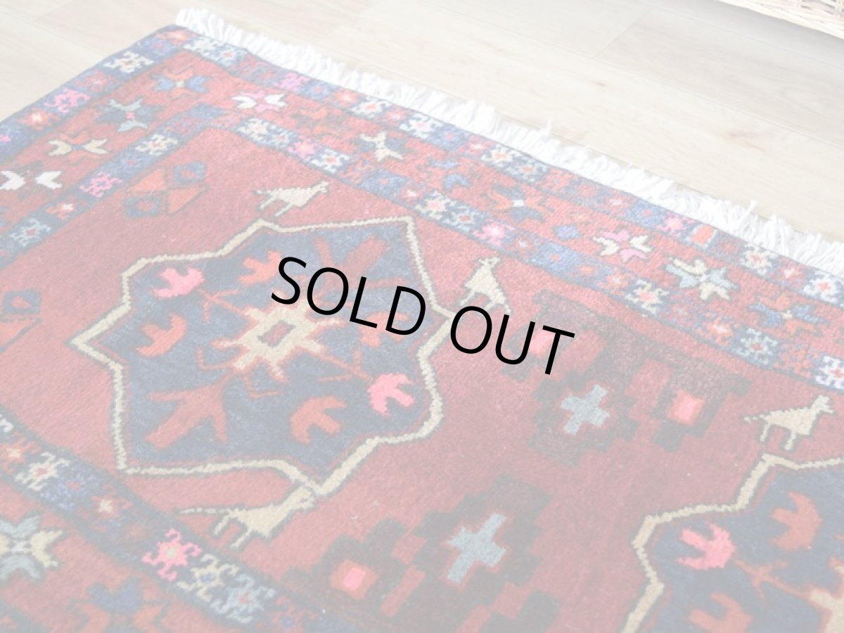 画像4: 良品 ペルシャ 部族絨毯 シールジャーン 玄関 マット サイズ 115 x 55 cm No.AD672 天然 肉厚 ウール 手織り ハンドメイド トライバル ラグ マット カーペット 赤 幾何学模様 民族柄 b-ad672-115055h0719 (4)