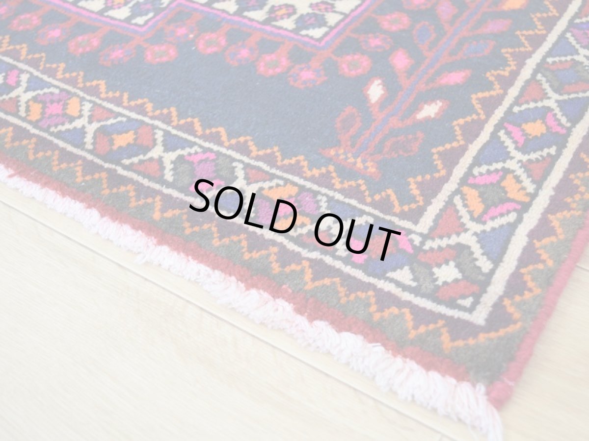 画像4: 良品 ペルシャ 部族絨毯 シールジャーン 玄関 マット サイズ 80 x 53 cm No.AD674 天然 肉厚 ウール 手織り ハンドメイド トライバル ラグ マット カーペット ネイビー ベージュ マルチカラー 幾何学模様 民族柄 b-ad674-080053h0719 (4)