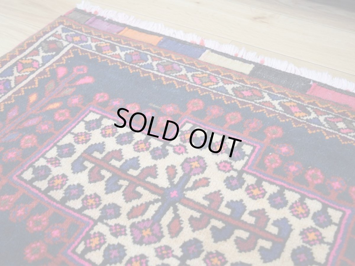 画像3: 良品 ペルシャ 部族絨毯 シールジャーン 玄関 マット サイズ 80 x 53 cm No.AD674 天然 肉厚 ウール 手織り ハンドメイド トライバル ラグ マット カーペット ネイビー ベージュ マルチカラー 幾何学模様 民族柄 b-ad674-080053h0719 (3)