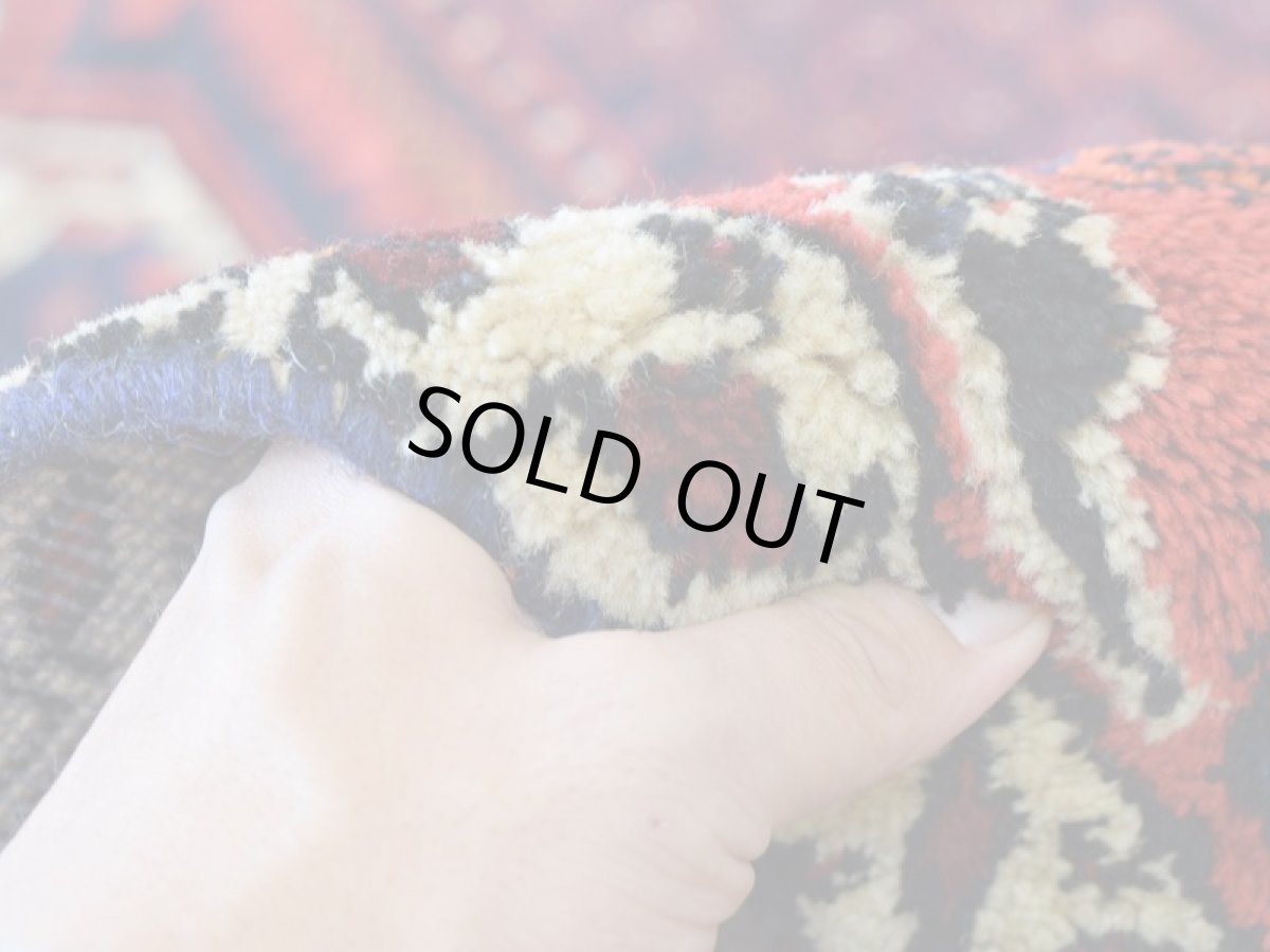 画像12: 良品 ペルシャ 部族絨毯  シャハルババク 縦2.5m 横1.8m 4㎡ 〜4帖 リビング ダイニング 2〜3人掛けソファ サイズ 230 x 177 cm No.P465 天然 肉厚 ウール 手織り ハンドメイド トライバル ラグ 部族絨毯 マット カーペット ボテ柄 メダリオン 鳥 幾何学模様 民族柄 赤 生成り クリーム b-p465-230177h004p (12)