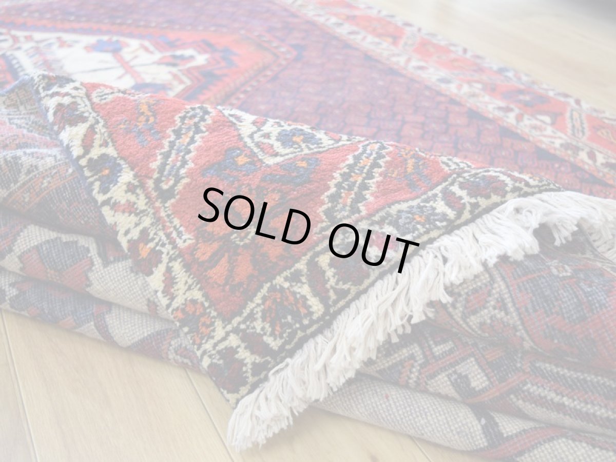 画像13: 良品 ペルシャ 部族絨毯  シャハルババク 縦2.5m 横1.8m 4㎡ 〜4帖 リビング ダイニング 2〜3人掛けソファ サイズ 230 x 177 cm No.P465 天然 肉厚 ウール 手織り ハンドメイド トライバル ラグ 部族絨毯 マット カーペット ボテ柄 メダリオン 鳥 幾何学模様 民族柄 赤 生成り クリーム b-p465-230177h004p (13)