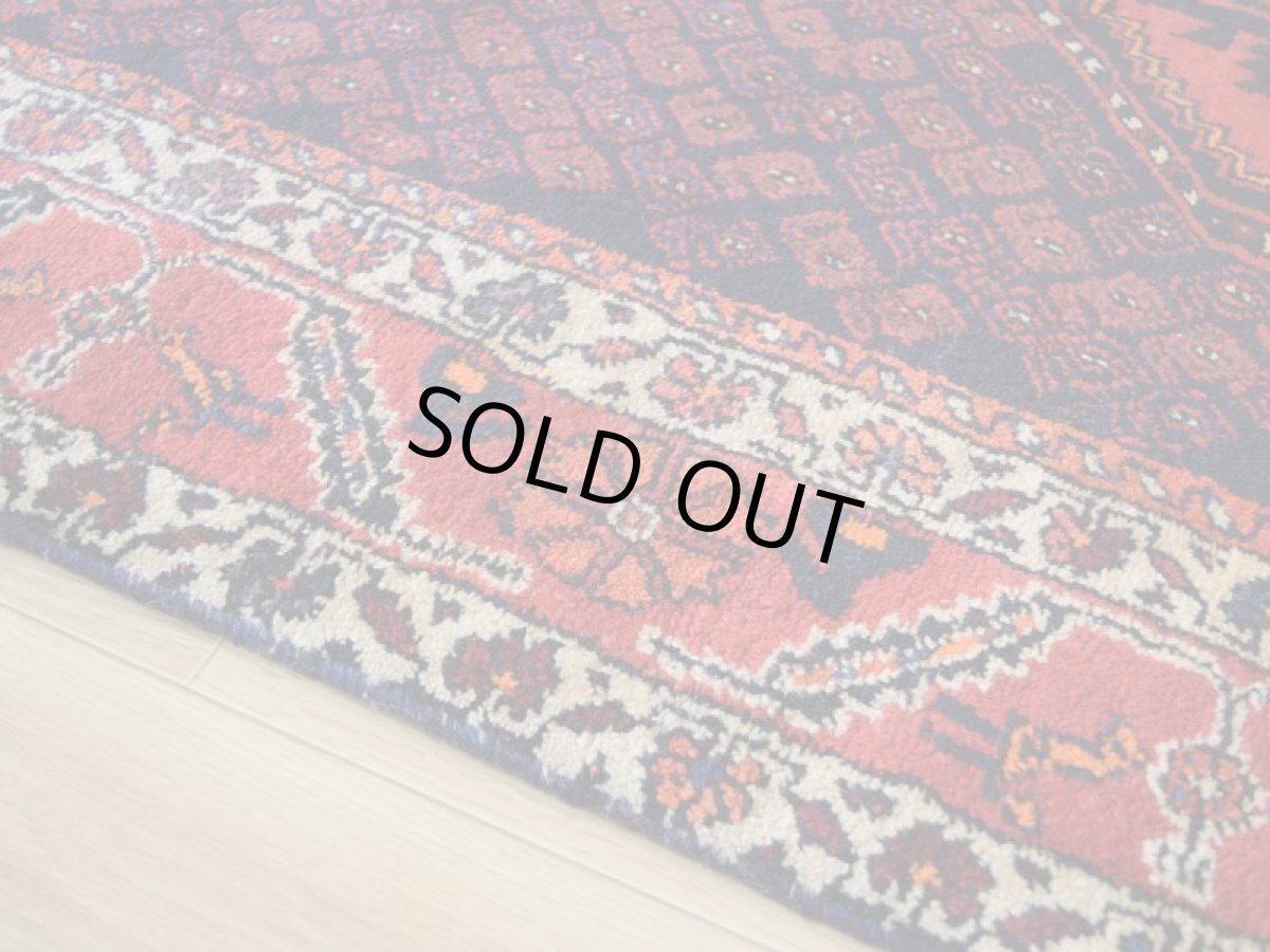 画像10: 良品 ペルシャ 部族絨毯  シャハルババク 縦2.5m 横1.8m 4㎡ 〜4帖 リビング ダイニング 2〜3人掛けソファ サイズ 230 x 177 cm No.P465 天然 肉厚 ウール 手織り ハンドメイド トライバル ラグ 部族絨毯 マット カーペット ボテ柄 メダリオン 鳥 幾何学模様 民族柄 赤 生成り クリーム b-p465-230177h004p (10)