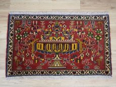 画像2: 【中古品】 ペルシャ 部族絨毯 シールジャーン 玄関 マット サイズ 87 x 52 cm No.AD675 天然 肉厚 ウール 手織り ハンドメイド トライバル ラグ マット カーペット 花瓶 カセクゼ模様 ヴィンテージ ビンテージ USED bc-ad675-087052h0719 (2)