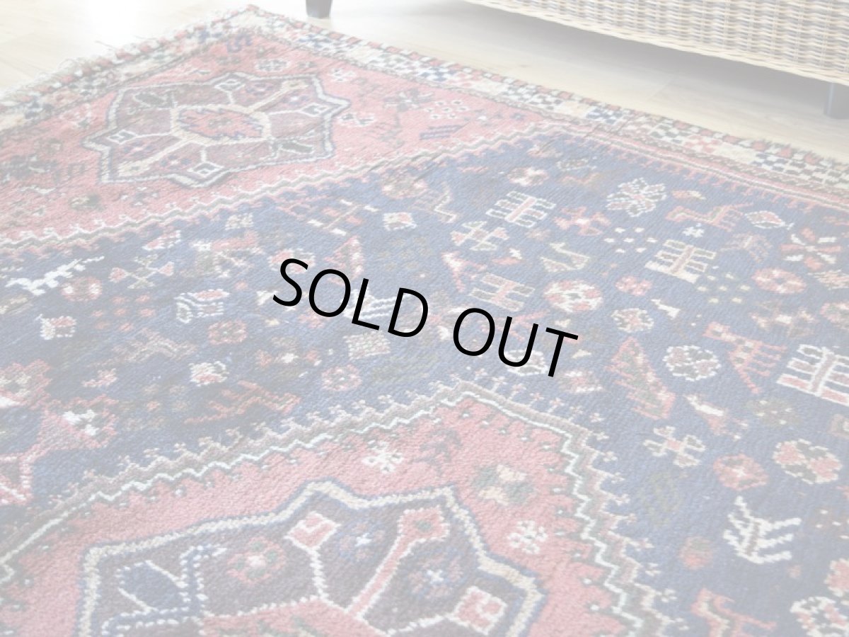 画像9: 新品同様 デッドストック 未使用美品 ペルシャ 部族絨毯 シラーズ 産  194 x 188 cm No.AB528 縦2m 横2m 4㎡ ~4.5帖 正方形 スクエアサイズ ウール 手織り ハンドメイド トライバル ラグ カーペット 赤 レッド 濃紺 ダークネイビー 民族柄 nab-ab528-194188h395077p (9)