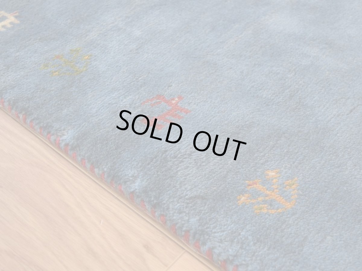 画像10: 新品 ペルシャ ギャッベ  No.1935 - 201 × 151 cm 縦2m 横1.5m 3㎡ 〜3帖 リビング ダイニング 2-3人掛けソファ サイズ 肉厚 天然 ウール ギャベ 手織り ハンドメイド ラグ 絨毯 カーペット リビングダイニングルームやベッドサイドに トランジ 動物柄 青 藍色 インディゴブルー n-1935-201151s003p (10)