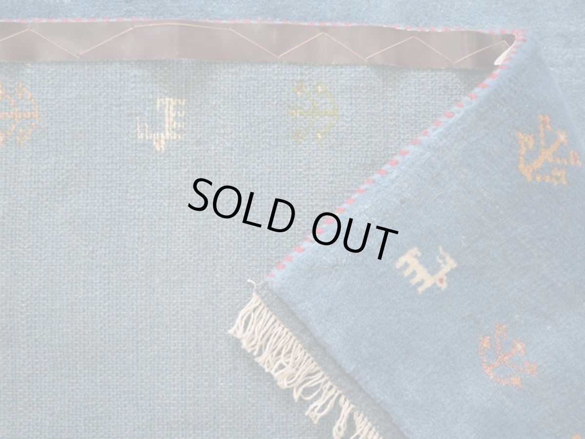 画像15: 新品 ペルシャ ギャッベ  No.1935 - 201 × 151 cm 縦2m 横1.5m 3㎡ 〜3帖 リビング ダイニング 2-3人掛けソファ サイズ 肉厚 天然 ウール ギャベ 手織り ハンドメイド ラグ 絨毯 カーペット リビングダイニングルームやベッドサイドに トランジ 動物柄 青 藍色 インディゴブルー n-1935-201151s003p (15)