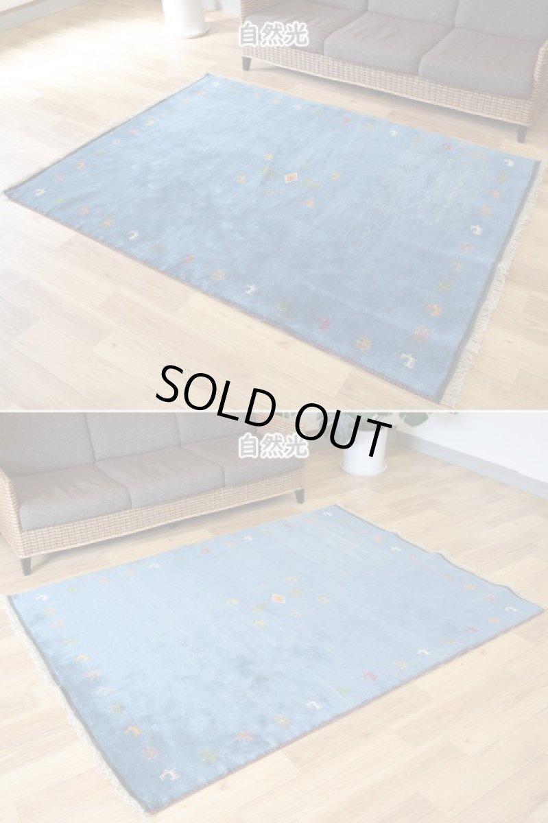 画像4: 新品 ペルシャ ギャッベ  No.1935 - 201 × 151 cm 縦2m 横1.5m 3㎡ 〜3帖 リビング ダイニング 2-3人掛けソファ サイズ 肉厚 天然 ウール ギャベ 手織り ハンドメイド ラグ 絨毯 カーペット リビングダイニングルームやベッドサイドに トランジ 動物柄 青 藍色 インディゴブルー n-1935-201151s003p (4)