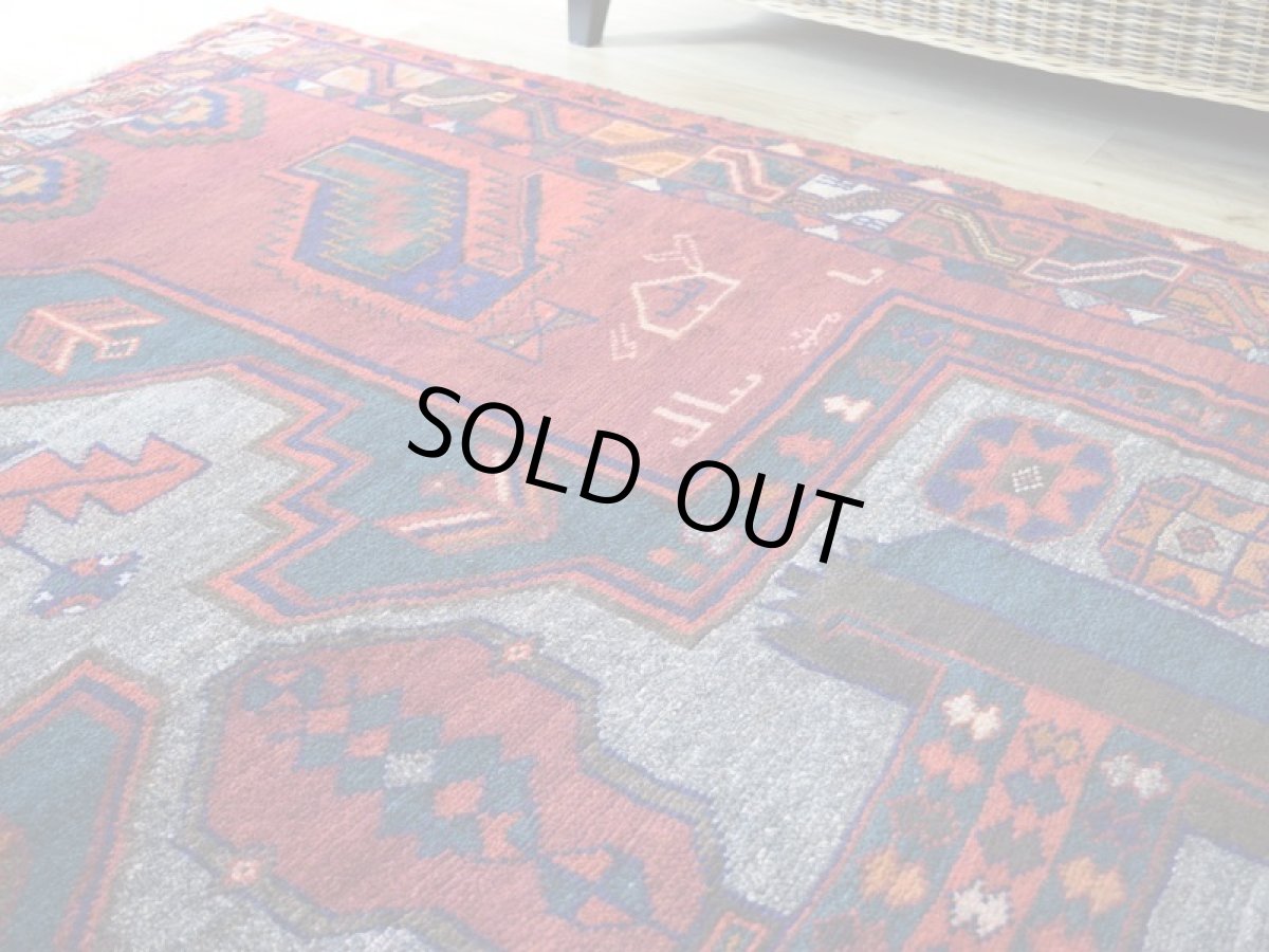 画像9: 良品 ペルシャ 部族絨毯  ロリ 縦2.6m 横1.7m 4.5㎡ 〜5帖 リビング ダイニング 2〜3人掛けソファ サイズ 263 x 169 cm No.P263 ウール 手織り ハンドメイド トライバル ラグ 部族絨毯 マット カーペット 幾何学模様 民族柄  グレージュ マルチカラー b-p263-260169h582p (9)