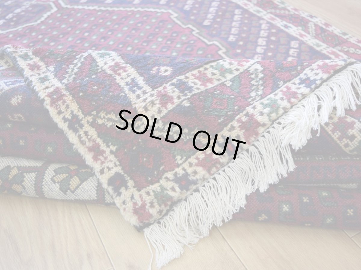 画像14: 良品 ペルシャ 部族絨毯  シャハレババク 190 x 140 cm No.P468 縦2m 横1.5m 3㎡ 〜3帖程度 リビング ダイニング 2〜3人掛けソファ サイズ ウール 手織り ハンドメイド トライバル ラグ 部族絨毯 マット カーペット ボテ 幾何学模様 民族柄 紺 ネイビー 赤 エンジ ワインレッド ヴィンテージ ビンテージ  ab-p468-190140h092p (14)