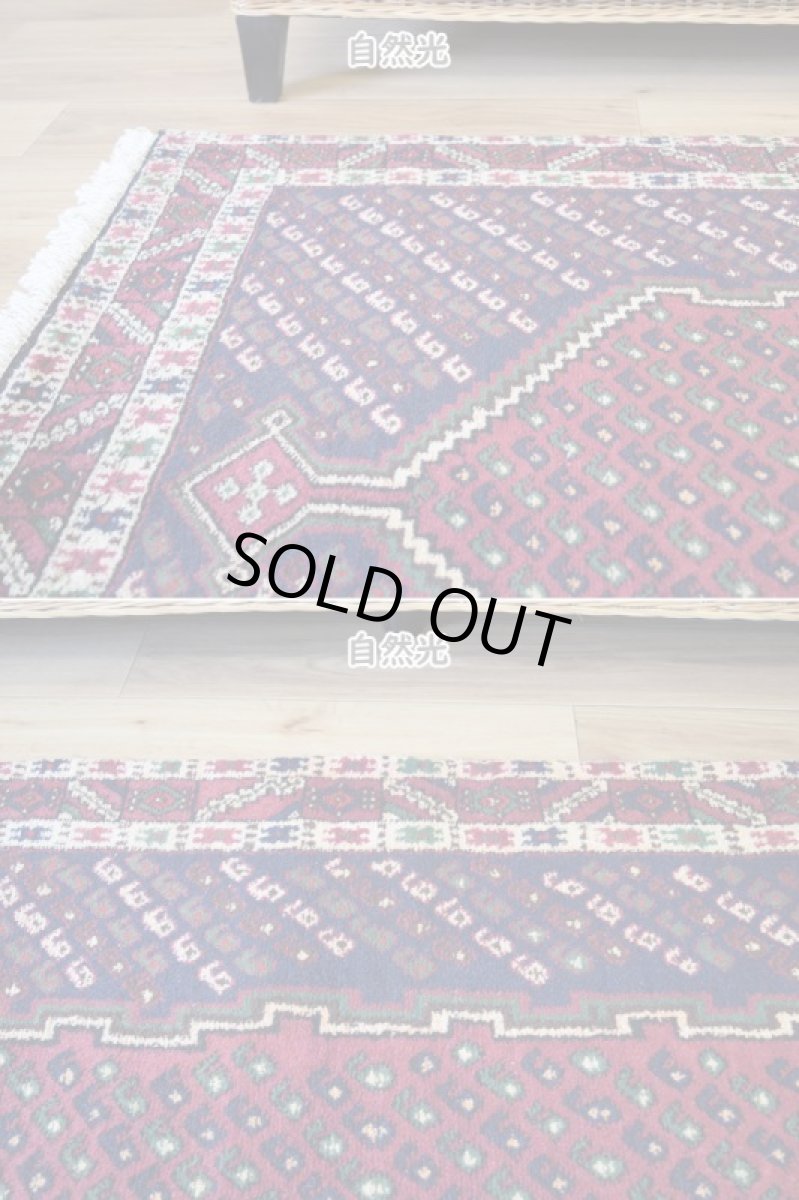 画像6: 良品 ペルシャ 部族絨毯  シャハレババク 190 x 140 cm No.P468 縦2m 横1.5m 3㎡ 〜3帖程度 リビング ダイニング 2〜3人掛けソファ サイズ ウール 手織り ハンドメイド トライバル ラグ 部族絨毯 マット カーペット ボテ 幾何学模様 民族柄 紺 ネイビー 赤 エンジ ワインレッド ヴィンテージ ビンテージ  ab-p468-190140h092p (6)