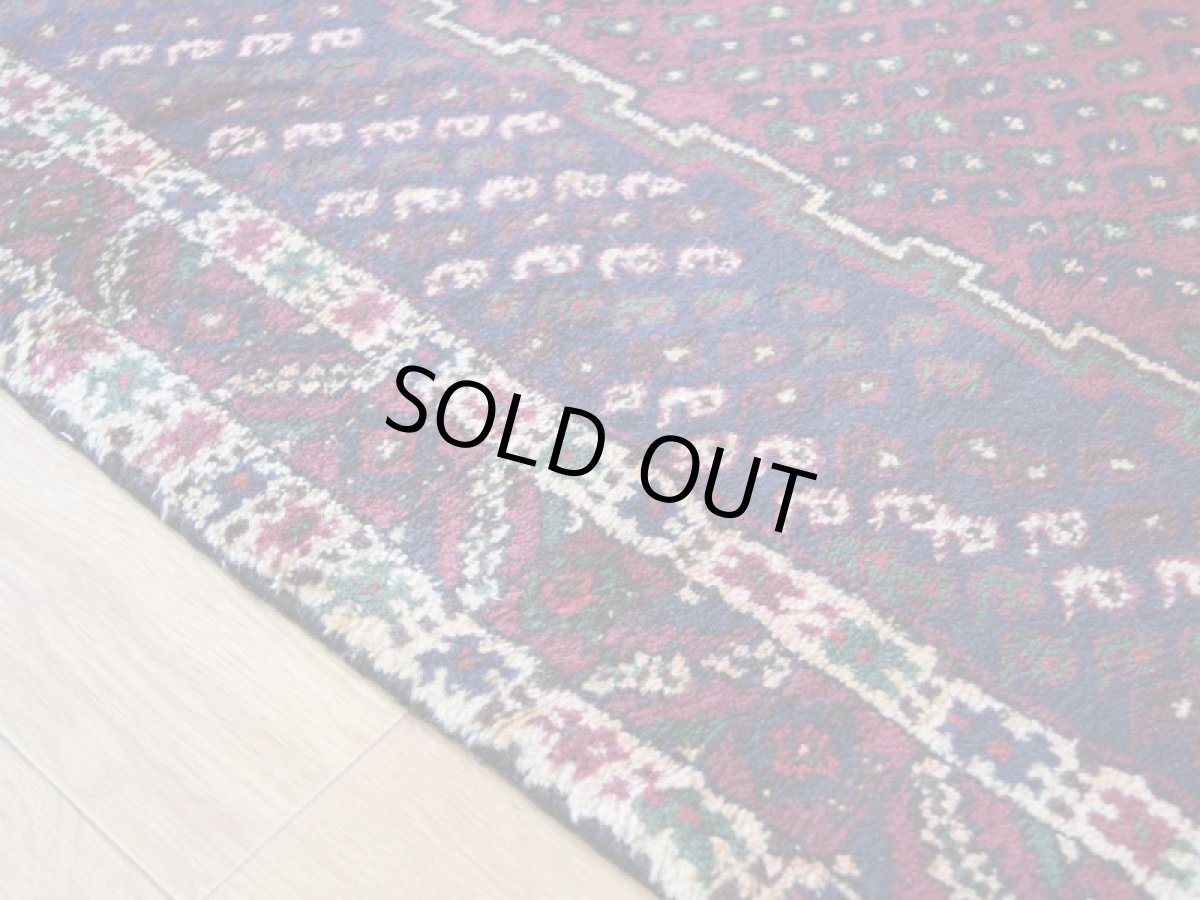 画像12: 良品 ペルシャ 部族絨毯  シャハレババク 190 x 140 cm No.P468 縦2m 横1.5m 3㎡ 〜3帖程度 リビング ダイニング 2〜3人掛けソファ サイズ ウール 手織り ハンドメイド トライバル ラグ 部族絨毯 マット カーペット ボテ 幾何学模様 民族柄 紺 ネイビー 赤 エンジ ワインレッド ヴィンテージ ビンテージ  ab-p468-190140h092p (12)