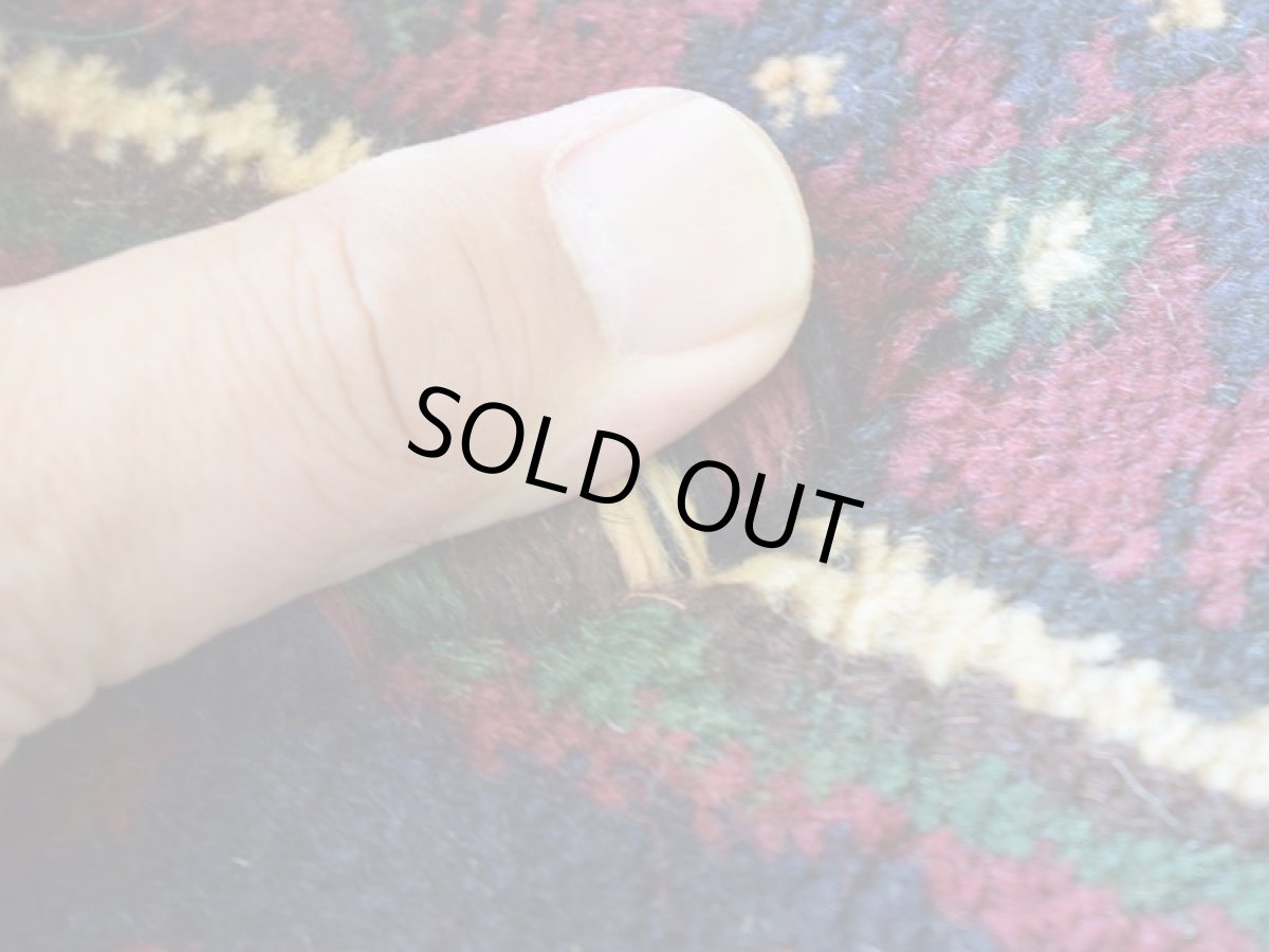 画像11: 良品 ペルシャ 部族絨毯  シャハレババク 190 x 140 cm No.P468 縦2m 横1.5m 3㎡ 〜3帖程度 リビング ダイニング 2〜3人掛けソファ サイズ ウール 手織り ハンドメイド トライバル ラグ 部族絨毯 マット カーペット ボテ 幾何学模様 民族柄 紺 ネイビー 赤 エンジ ワインレッド ヴィンテージ ビンテージ  ab-p468-190140h092p (11)