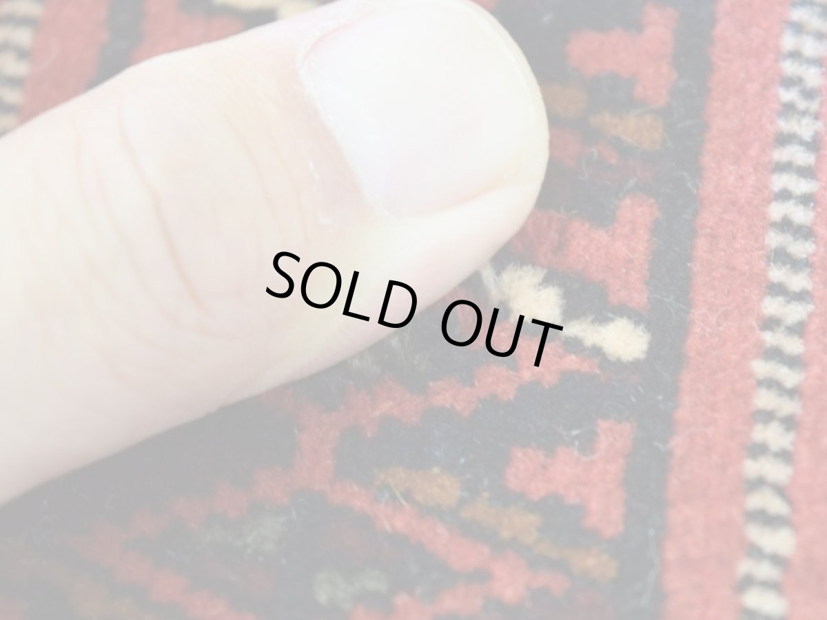 画像8: 良品 ペルシャ 部族絨毯 トルクメン 玄関 マット サイズ 110 x 55 cm No.AD678 天然 ウール 手織り ハンドメイド トライバル ラグ マット カーペット 赤 クリーム ギュル模様 幾何学模様 民族柄 b-ad678-110055h0687 (8)