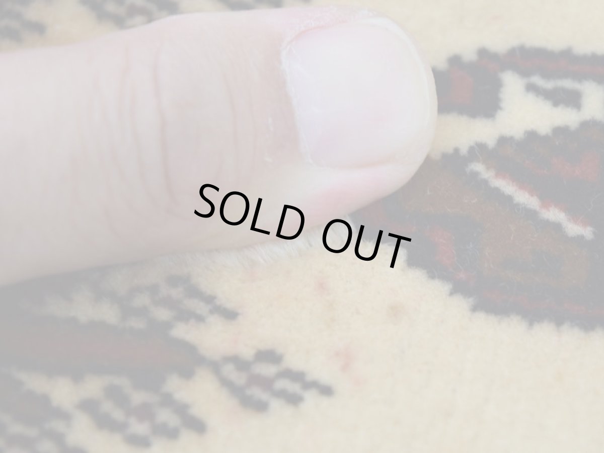 画像7: 良品 ペルシャ 部族絨毯 トルクメン 玄関 マット サイズ 110 x 55 cm No.AD678 天然 ウール 手織り ハンドメイド トライバル ラグ マット カーペット 赤 クリーム ギュル模様 幾何学模様 民族柄 b-ad678-110055h0687 (7)