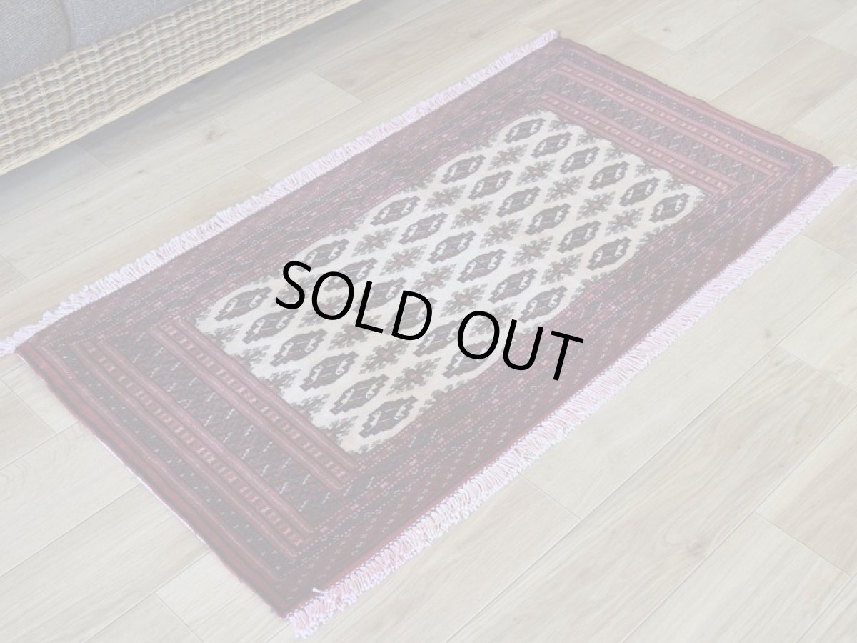 画像3: 良品 ペルシャ 部族絨毯 トルクメン 玄関 マット サイズ 110 x 55 cm No.AD678 天然 ウール 手織り ハンドメイド トライバル ラグ マット カーペット 赤 クリーム ギュル模様 幾何学模様 民族柄 b-ad678-110055h0687 (3)