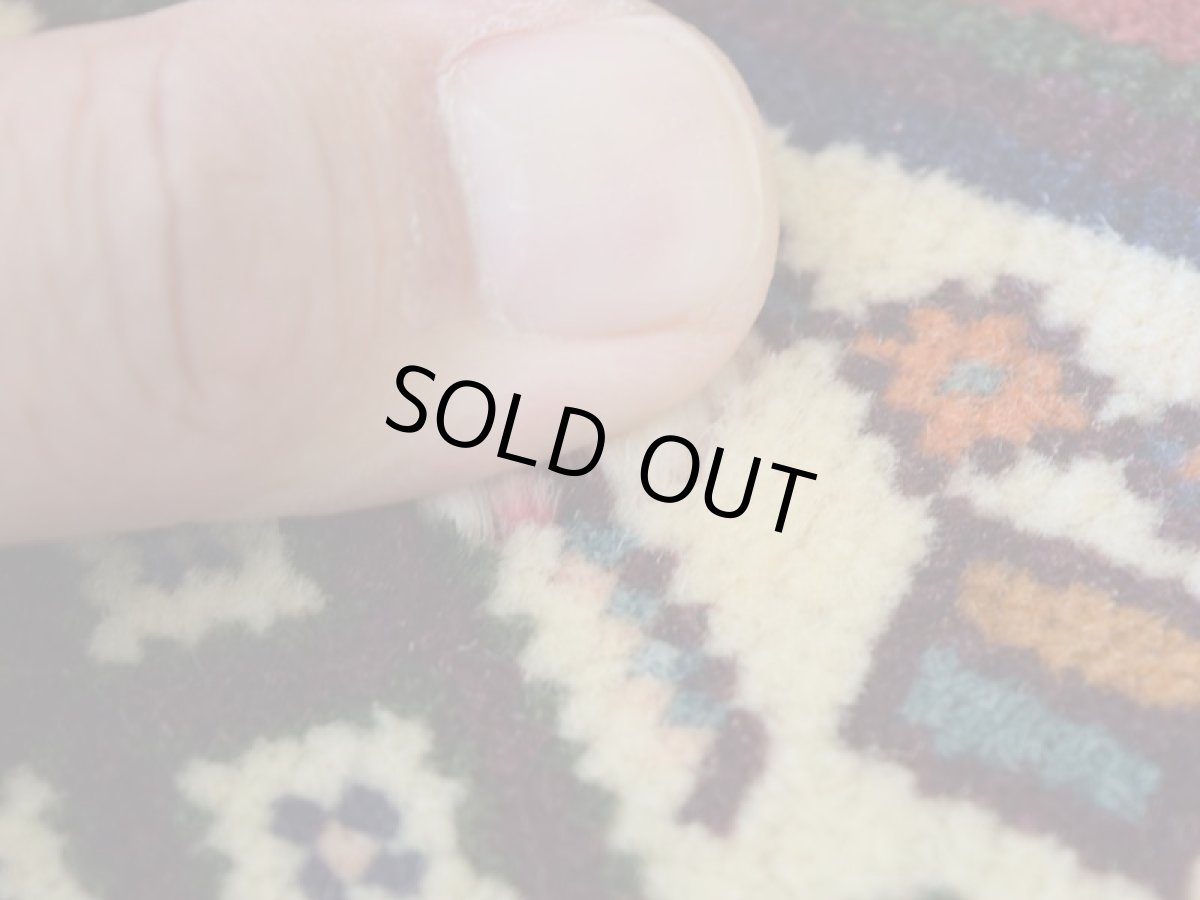 画像7: 美品 ペルシャ 部族絨毯 ハマダン 玄関 マット サイズ 100 x 76 cm No.8 天然 肉厚 ウール 手織り ハンドメイド トライバル ラグ マット カーペット  ブラック ネイビー 生成り カラフル  マルチカラー 動物 鳥 トランジ 幾何学模様 民族柄 中古品に抵抗のある方にもお勧めです a-8-10076h0687 (7)