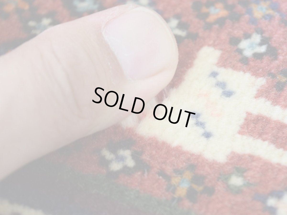 画像8: 美品 ペルシャ 部族絨毯 ハマダン 玄関 マット サイズ 100 x 76 cm No.8 天然 肉厚 ウール 手織り ハンドメイド トライバル ラグ マット カーペット  ブラック ネイビー 生成り カラフル  マルチカラー 動物 鳥 トランジ 幾何学模様 民族柄 中古品に抵抗のある方にもお勧めです a-8-10076h0687 (8)