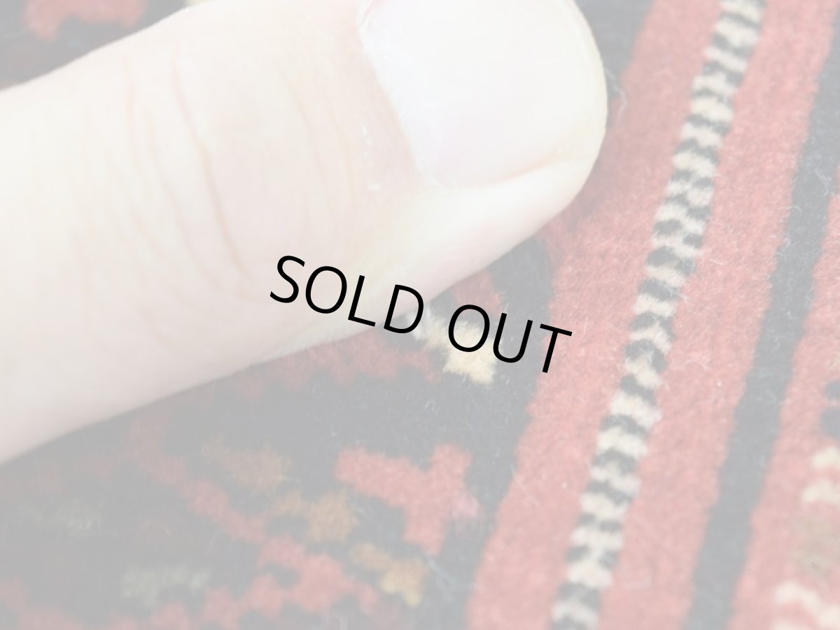 画像11: 良品 ペルシャ 部族絨毯 トルクメン 玄関 マット サイズ 110 x 55 cm No.AD678 天然 ウール 手織り ハンドメイド トライバル ラグ マット カーペット 赤 クリーム ギュル模様 幾何学模様 民族柄 b-ad678-110055h0687 (11)