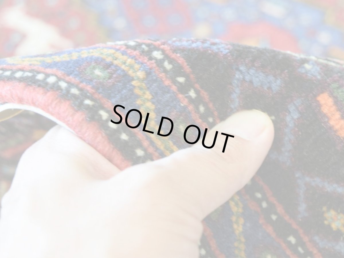 画像11: 美品 ペルシャ 部族絨毯 ハマダン 玄関 マット サイズ 100 x 76 cm No.8 天然 肉厚 ウール 手織り ハンドメイド トライバル ラグ マット カーペット  ブラック ネイビー 生成り カラフル  マルチカラー 動物 鳥 トランジ 幾何学模様 民族柄 中古品に抵抗のある方にもお勧めです a-8-10076h0687 (11)