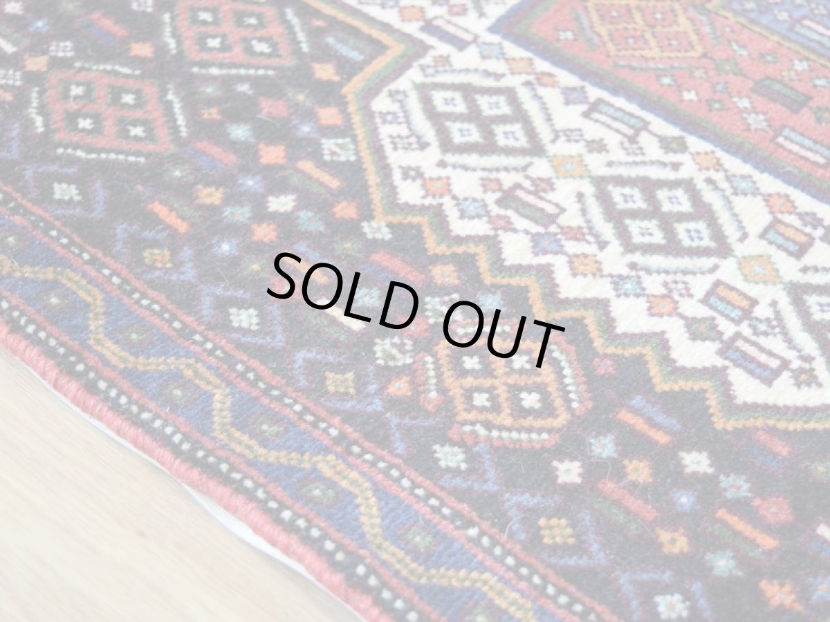 画像5: 美品 ペルシャ 部族絨毯 ハマダン 玄関 マット サイズ 100 x 76 cm No.8 天然 肉厚 ウール 手織り ハンドメイド トライバル ラグ マット カーペット  ブラック ネイビー 生成り カラフル  マルチカラー 動物 鳥 トランジ 幾何学模様 民族柄 中古品に抵抗のある方にもお勧めです a-8-10076h0687 (5)