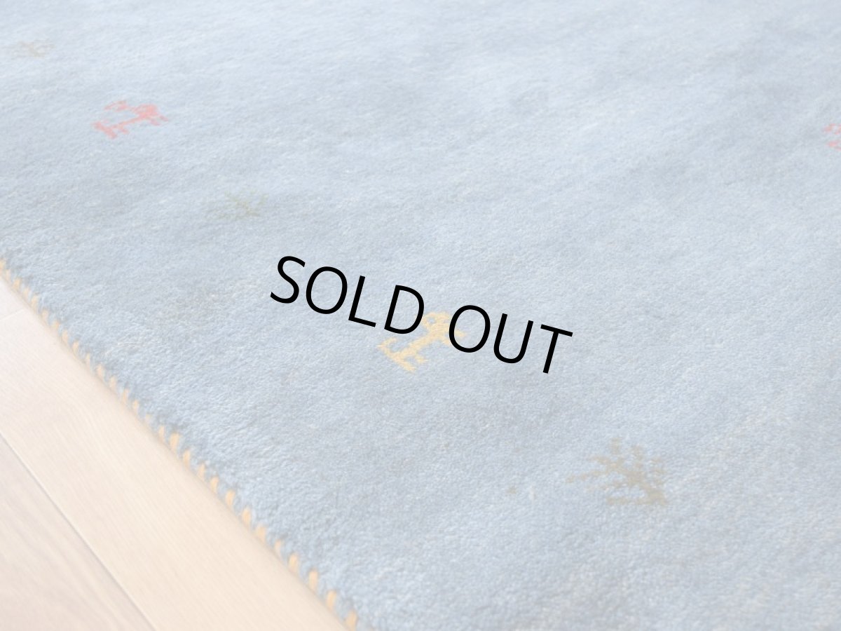 画像10: 新品 ペルシャ ギャッベ  No.1960 - 190 × 152 cm 縦2m 横1.5m 3㎡ 〜3帖 リビング ダイニング 2-3人掛けソファ サイズ 肉厚 天然 ウール ギャベ 手織り ハンドメイド ラグ 絨毯 カーペット リビングダイニングルームやベッドサイドに 生命の樹 動物柄 青 藍色 インディゴブルー n-1960-190152s003p (10)