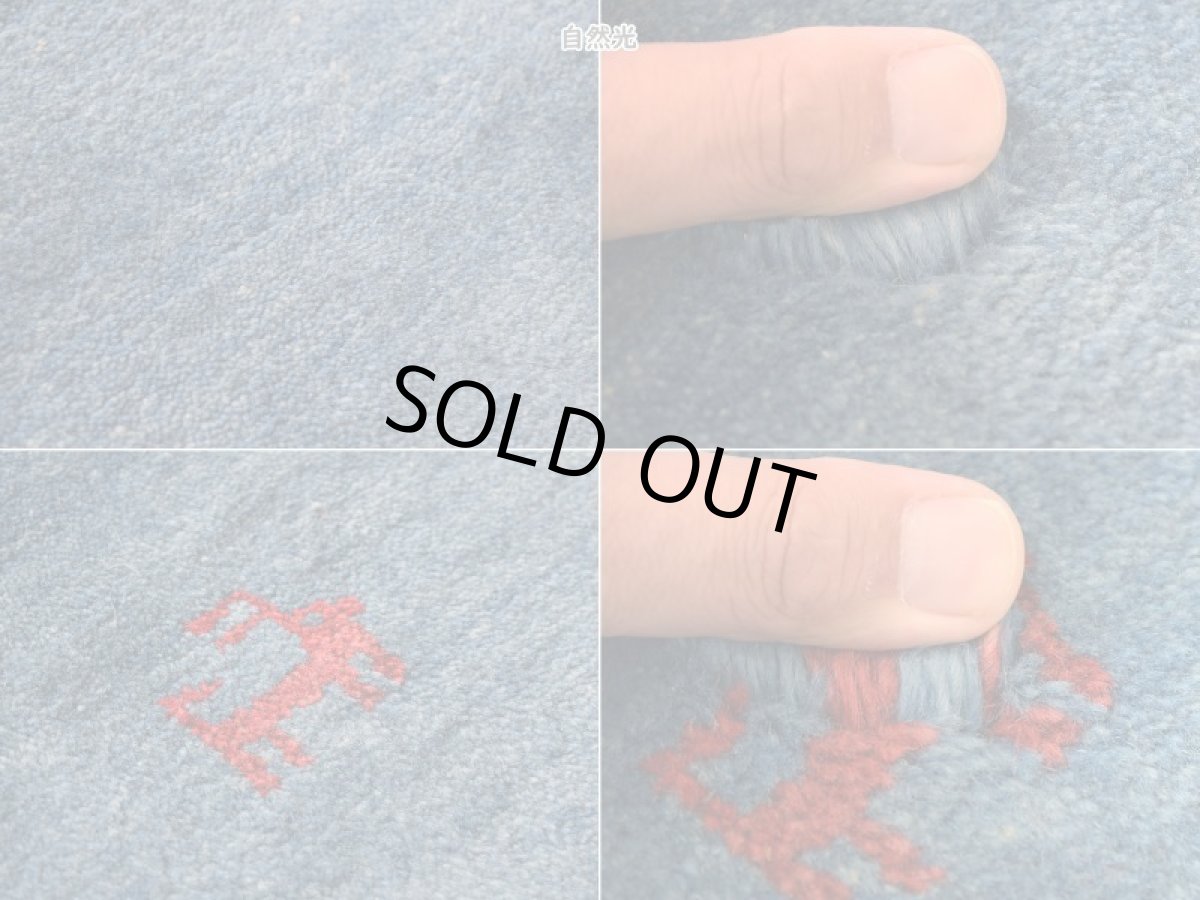 画像16: 新品 ペルシャ ギャッベ  No.1960 - 190 × 152 cm 縦2m 横1.5m 3㎡ 〜3帖 リビング ダイニング 2-3人掛けソファ サイズ 肉厚 天然 ウール ギャベ 手織り ハンドメイド ラグ 絨毯 カーペット リビングダイニングルームやベッドサイドに 生命の樹 動物柄 青 藍色 インディゴブルー n-1960-190152s003p (16)