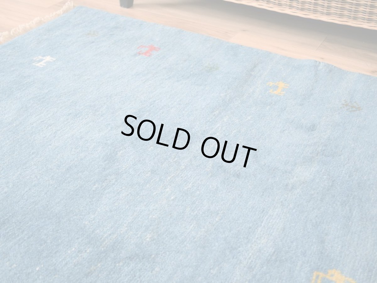 画像9: 新品 ペルシャ ギャッベ  No.1960 - 190 × 152 cm 縦2m 横1.5m 3㎡ 〜3帖 リビング ダイニング 2-3人掛けソファ サイズ 肉厚 天然 ウール ギャベ 手織り ハンドメイド ラグ 絨毯 カーペット リビングダイニングルームやベッドサイドに 生命の樹 動物柄 青 藍色 インディゴブルー n-1960-190152s003p (9)