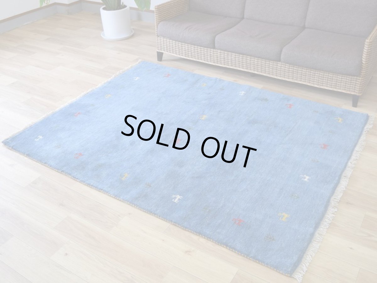 画像2: 新品 ペルシャ ギャッベ  No.1960 - 190 × 152 cm 縦2m 横1.5m 3㎡ 〜3帖 リビング ダイニング 2-3人掛けソファ サイズ 肉厚 天然 ウール ギャベ 手織り ハンドメイド ラグ 絨毯 カーペット リビングダイニングルームやベッドサイドに 生命の樹 動物柄 青 藍色 インディゴブルー n-1960-190152s003p (2)