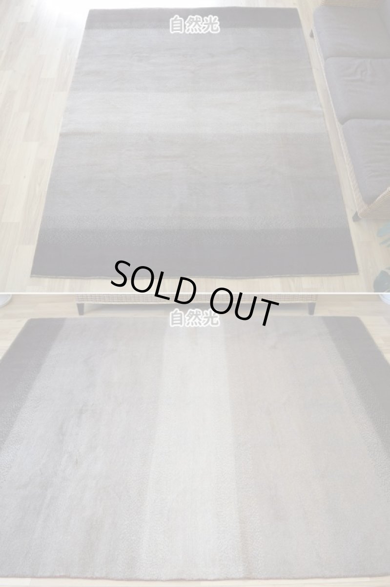 画像3: 新品 ペルシャ ギャッベ No.1446 - 243 × 199 cm 縦2.5m 横2m 〜5㎡ 〜4.5帖 リビング ダイニング 2-3人掛けソファサイズ 天然 肉厚 ウール ギャベ 手織り リーズバフト ハンドメイド ラグ 絨毯 カーペット ベージュ ブラウン グレー グラデーション ボーダー リビングダイニングルームやベッドサイドに n-1446-243199s092073 (3)