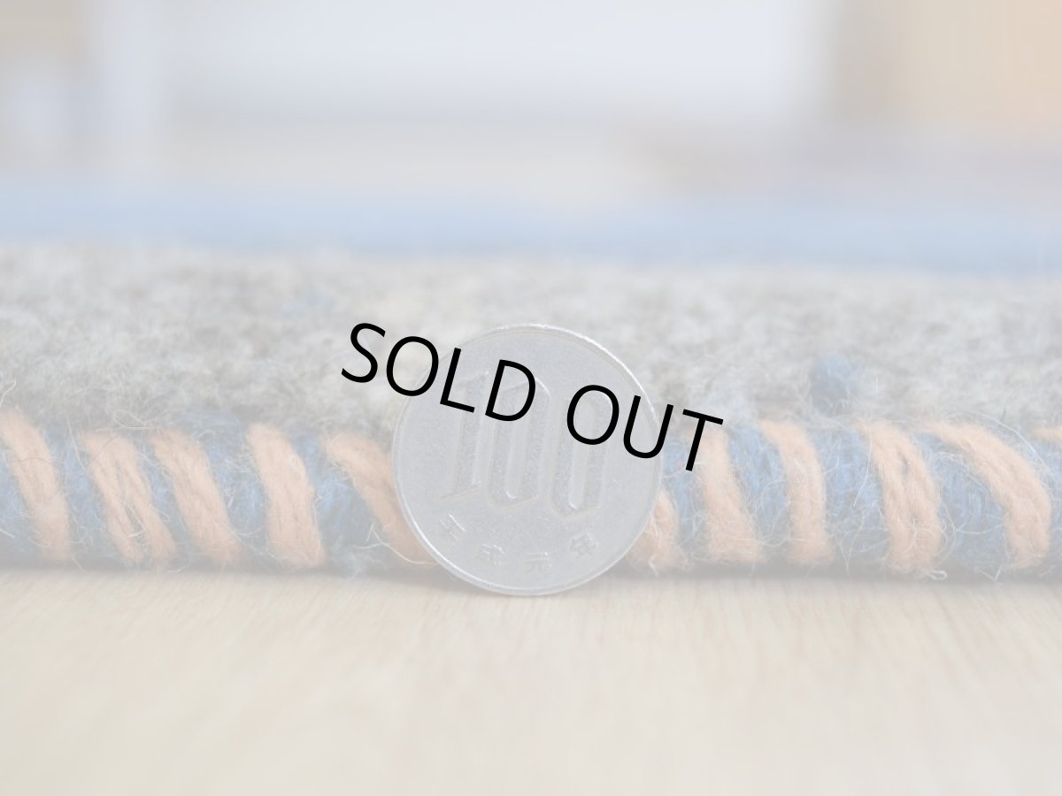 画像10: 新品 ペルシャ ギャッベ No.2489 - 40 × 40 cm 座布団 クッションサイズ ラグ チェアマット 肉厚 天然 ウール ギャベ 手織り ロルバフト ハンドメイド ラグ 絨毯 カーペット 動物 柄 青 ブルー 藍 インディゴブルー ライトグレー 原毛系 n-2489-040040s320a030 (10)