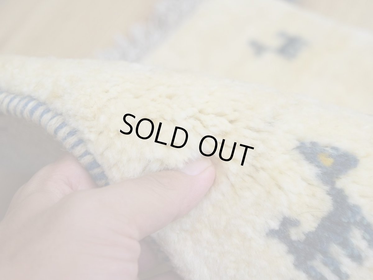 画像8: 新品 ペルシャ ギャッベ No.329 - 39 × 45 cm 座布団 クッションサイズ ラグ チェアマット 肉厚 天然 ウール ギャベ 手織り ロルバフト ハンドメイド ラグ 絨毯 カーペット 生命の樹 動物 柄 生成り クリーム 原毛系 n-329-039045s130a140 (8)