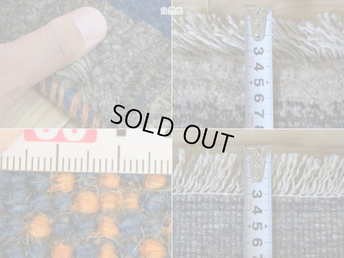 画像12: 新品 ペルシャ ギャッベ No.2489 - 40 × 40 cm 座布団 クッションサイズ ラグ チェアマット 肉厚 天然 ウール ギャベ 手織り ロルバフト ハンドメイド ラグ 絨毯 カーペット 動物 柄 青 ブルー 藍 インディゴブルー ライトグレー 原毛系 n-2489-040040s320a030 (12)