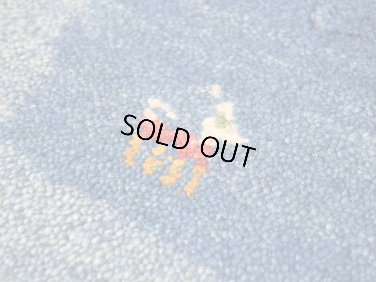 画像3: 新品 ペルシャ ギャッベ No.2503 - 42 × 43 cm 座布団 クッションサイズ ラグ チェアマット 肉厚 天然 ウール ギャベ 手織り ロルバフト ハンドメイド ラグ 絨毯 カーペット 生命の樹 動物 柄 青 ブルー 藍 インディゴブルー  n-2503-042043s320a030 (3)