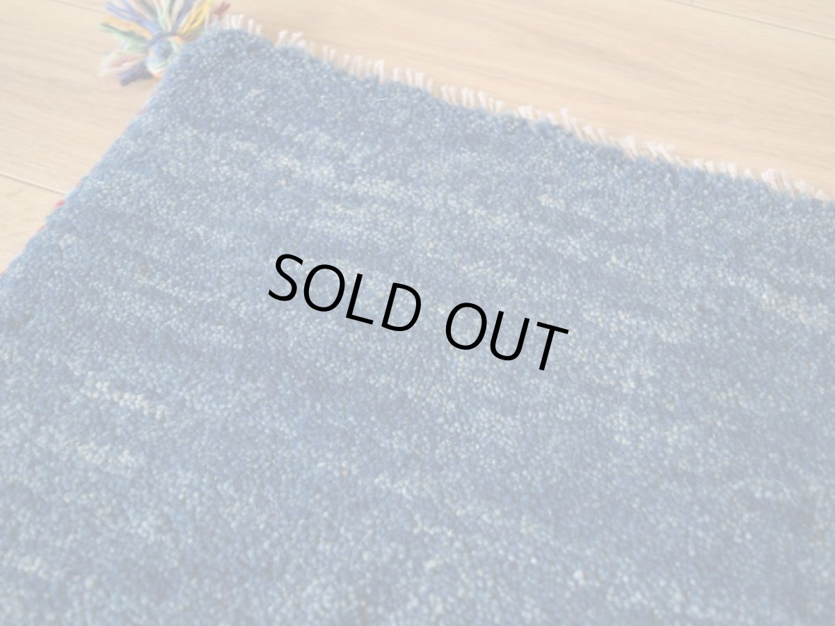 画像2: 新品 ペルシャ ギャッベ No.2506 - 41 × 41 cm 座布団 クッションサイズ ラグ チェアマット 肉厚 天然 ウール ギャベ 手織り ロルバフト ハンドメイド ラグ 絨毯 カーペット 無地 プレーン シンプルデザイン 青 ブルー 藍 インディゴブルー n-2506-041041s320a030 (2)